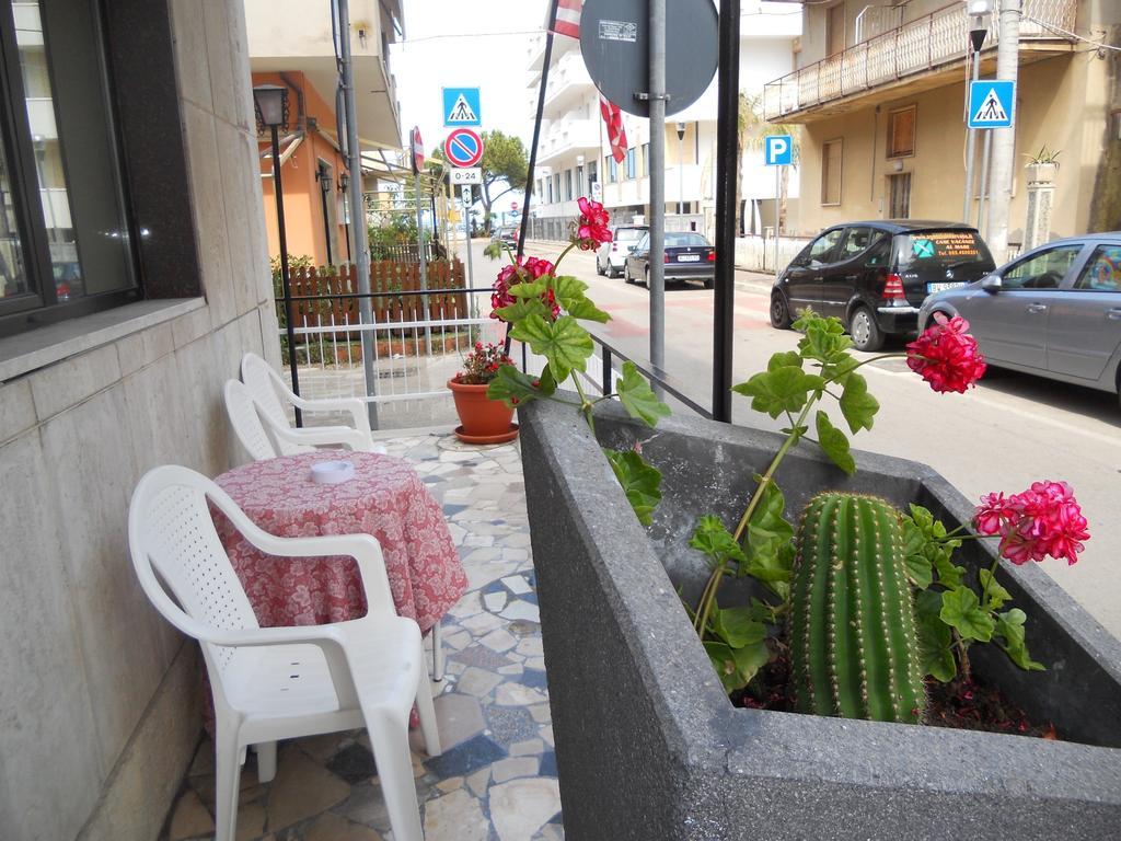 Hotel Blurelda Silvi Marina Exterior foto