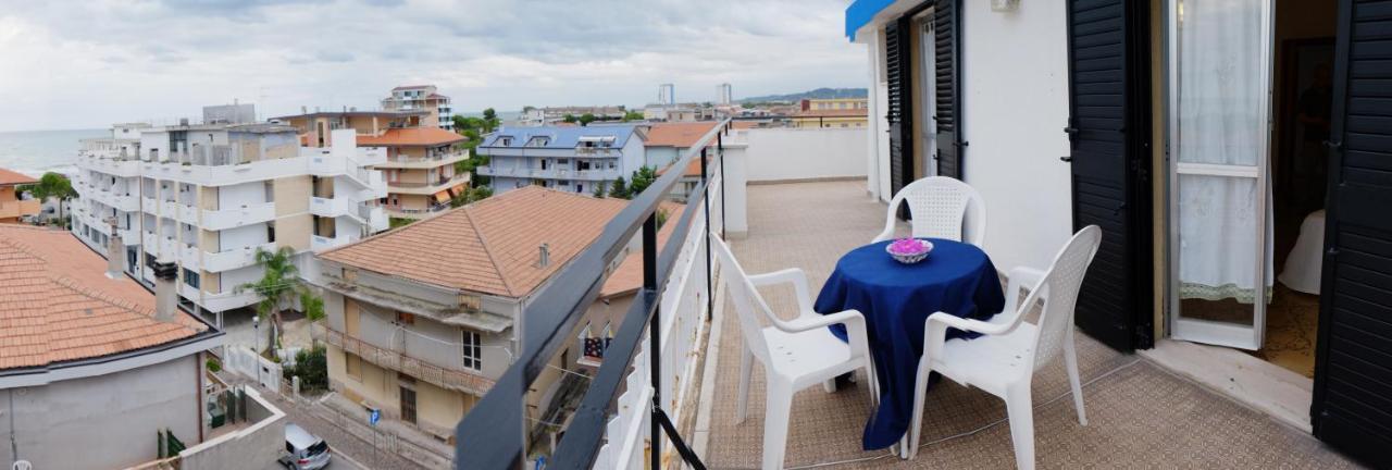 Hotel Blurelda Silvi Marina Exterior foto