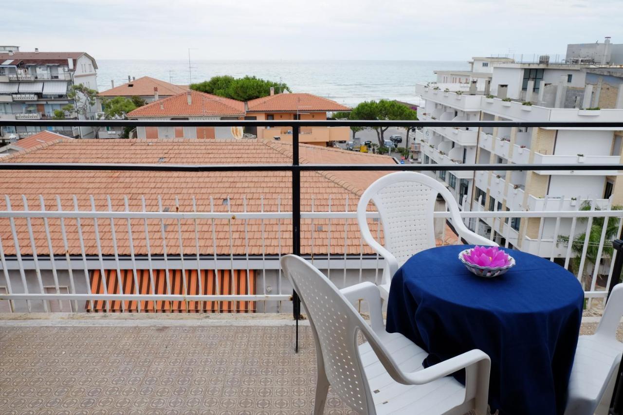 Hotel Blurelda Silvi Marina Exterior foto