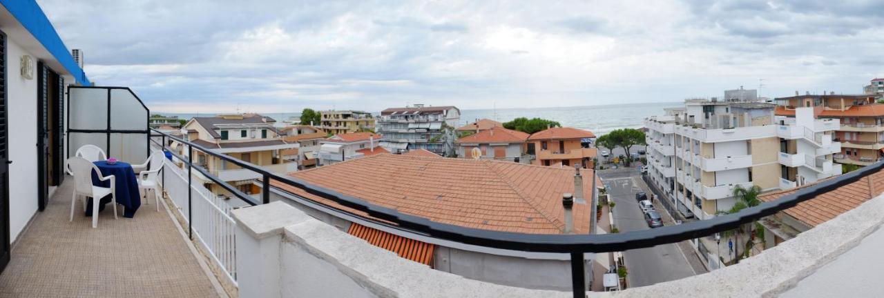 Hotel Blurelda Silvi Marina Exterior foto